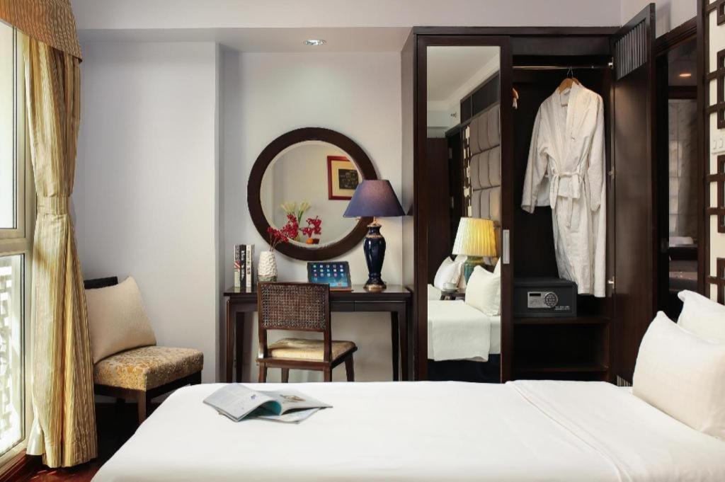 Church Boutique Hotel Hang Trong Ханой Экстерьер фото