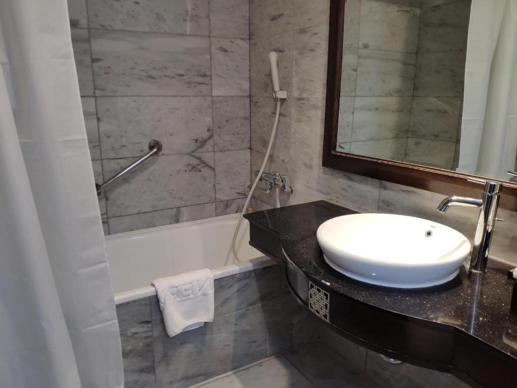 Church Boutique Hotel Hang Trong Ханой Экстерьер фото